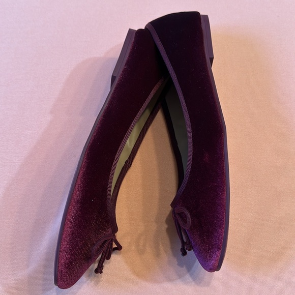 New Cole Haan Velvet Flat Shoes. Size 9. - Picture 4 of 7